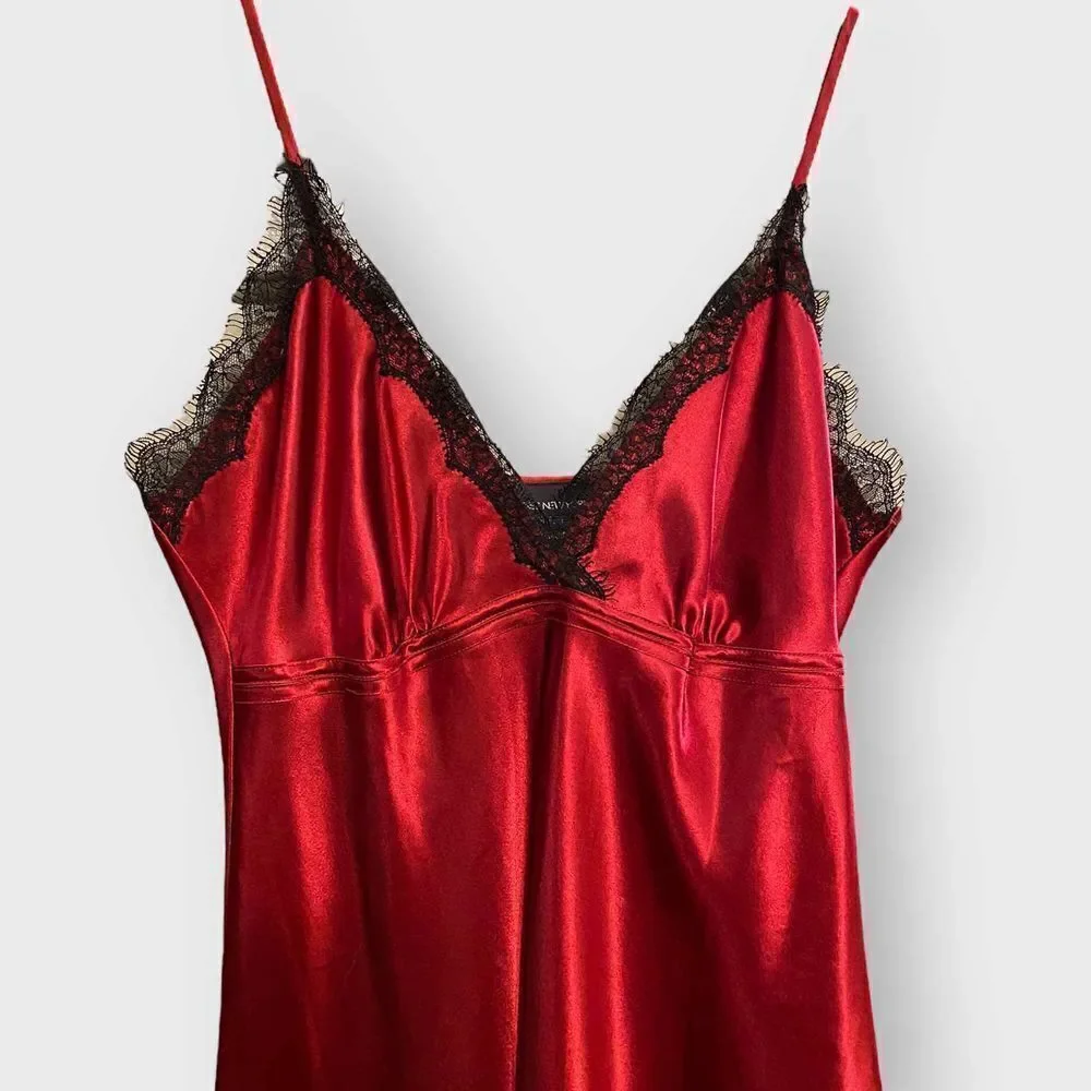Vintage Romantic Red Satin & Black Lace Nightgown, 90’s Jones New York - Picture 10 of 11